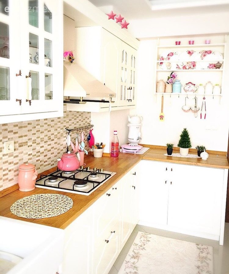 Yumuşak renk geçişleri zarif ve şık bir ev.