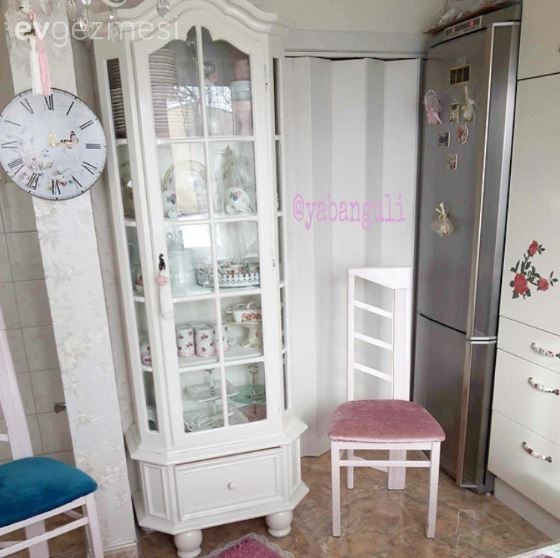Heykelimsi mobilyalarla Nesrin hanımın antik stil evi..