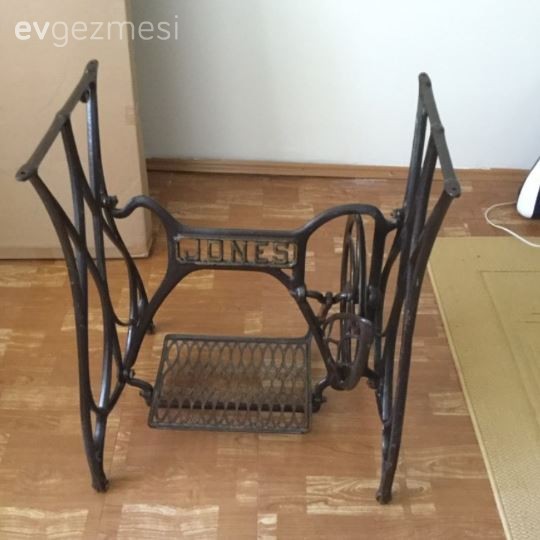 Şule hanımın boyayıp, yeni bir hayat verdiği kardeşinin odası..