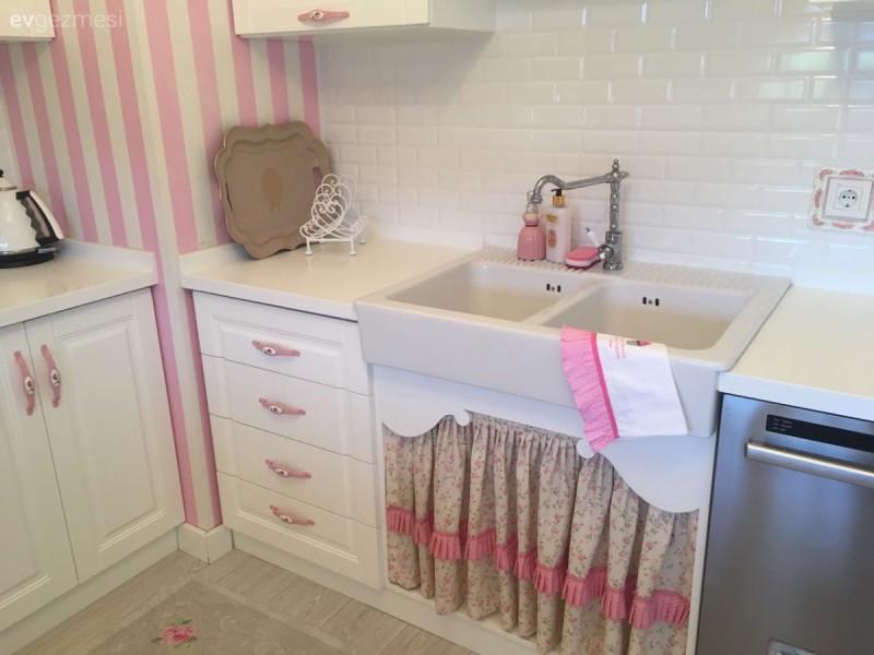 Nostaljik esintili, zarif ve tatlı bir mutfak: Gözde hanımın mutfağı..