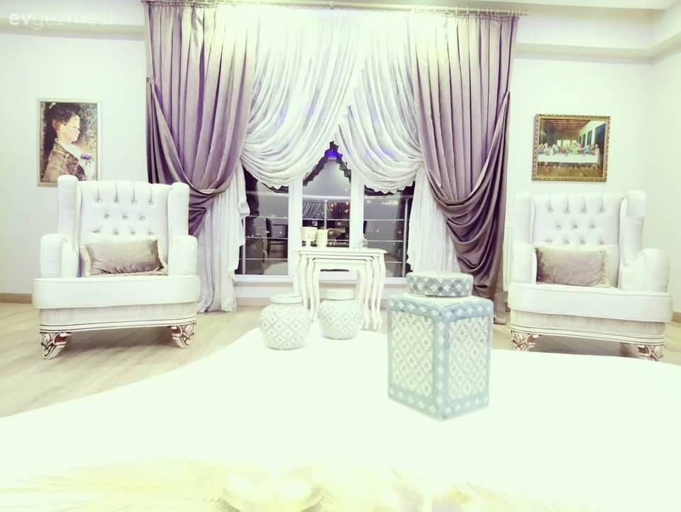 Ferah ve akıcı olduğu kadar canayakın da bir ev. Nil hanımın zarif dekoru..