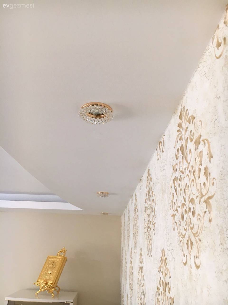 Bu göz alıcı İzmir evinin her detayı, mükemmeliyetçi ev sahiplerini ele veriyor.