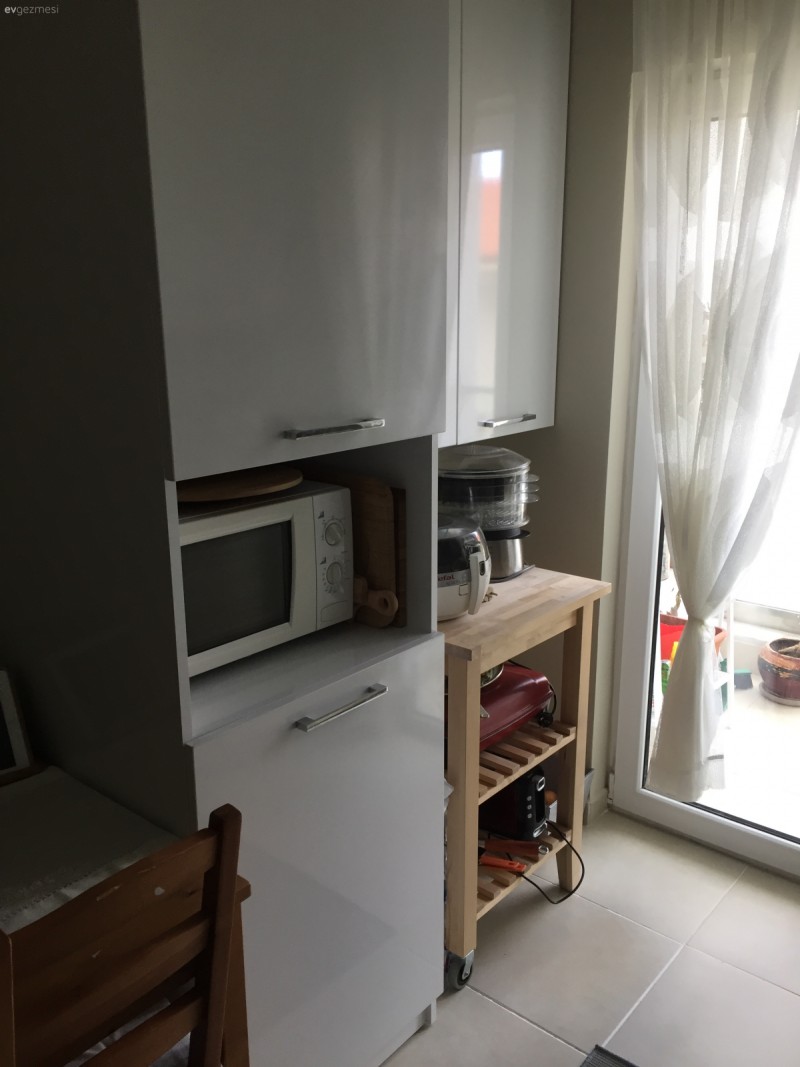 Dar mutfağımda ekstra dolap yaptırdım. Kullanışlı oldu.