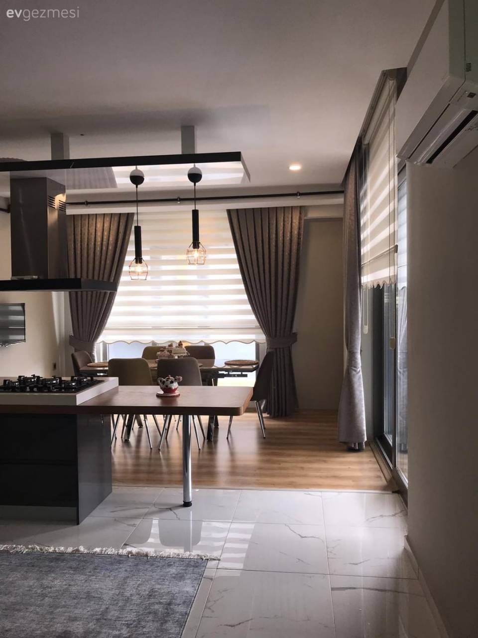 Bu Modern Mutfak Antrasit ve Ceviz Uyumu ile Tarzını Kazanmış