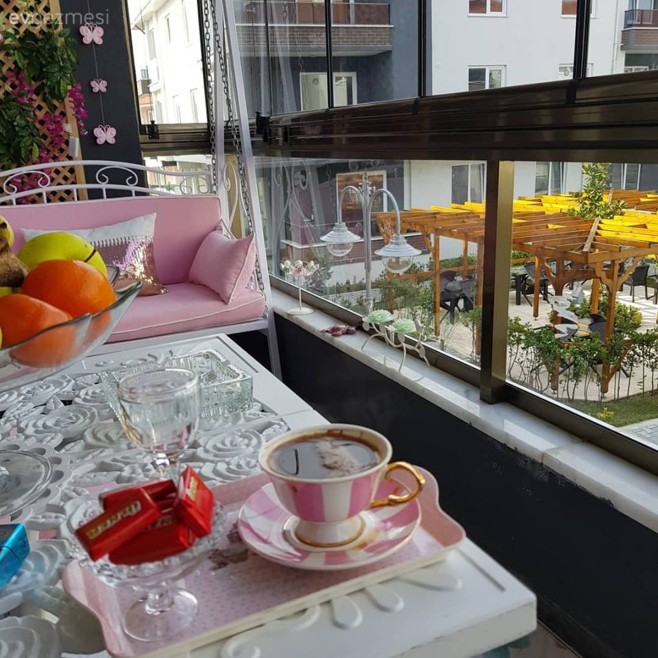 Bu Küçük Balkon Zevk Olunca Metrekarenin Önemi Olmadığının Kanıtı