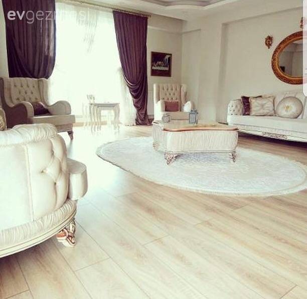 Ferah ve akıcı olduğu kadar canayakın da bir ev. Nil hanımın zarif dekoru..