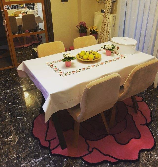 Dikkat çekici halılarla özgün ve şık. Banu hanımın evi.