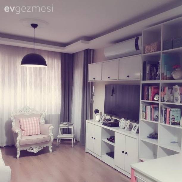 Yenilenen nostaljik koltuk ile özgün bir dekor. Gözde hanımın salonu..