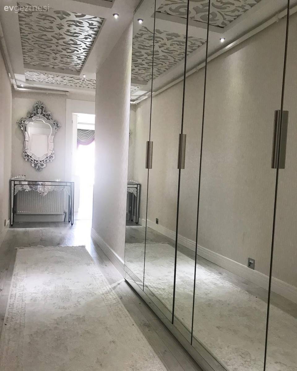 Klasik ve modernin harmanı stile ayna detaylar ile göz alıcı bir ev!