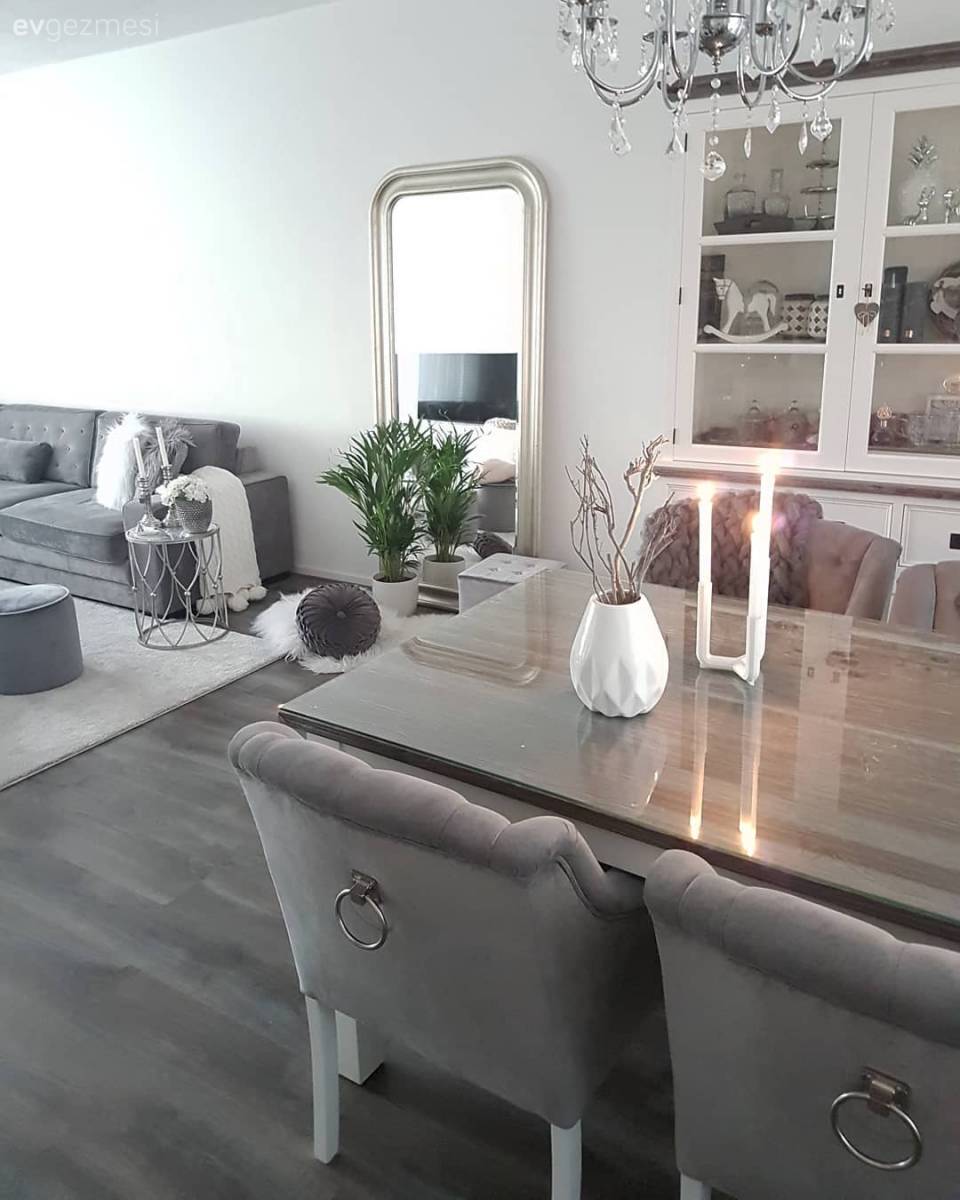 Katalog Çekimlerinden Fırlamış Gibi Köşelerle Dolu Bir Salon