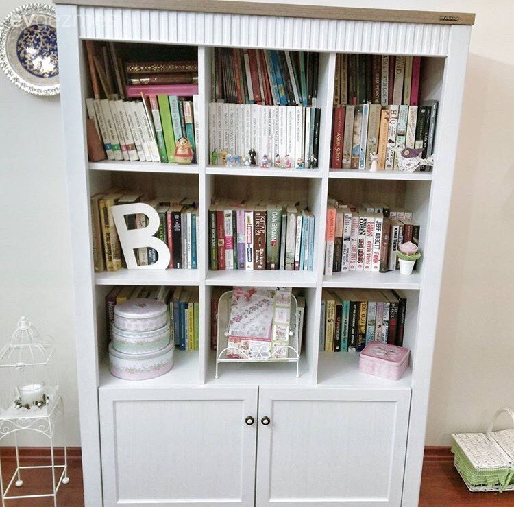 Tuba hanımın renkli ve dinamik oturma odası..