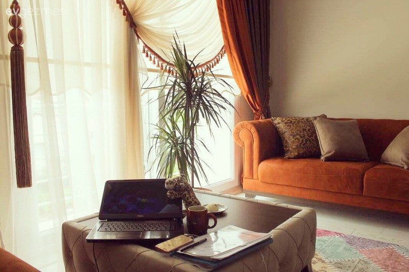 Betül hanımın her detayında uyumu yakaladığı, sıcak ve samimi evi..