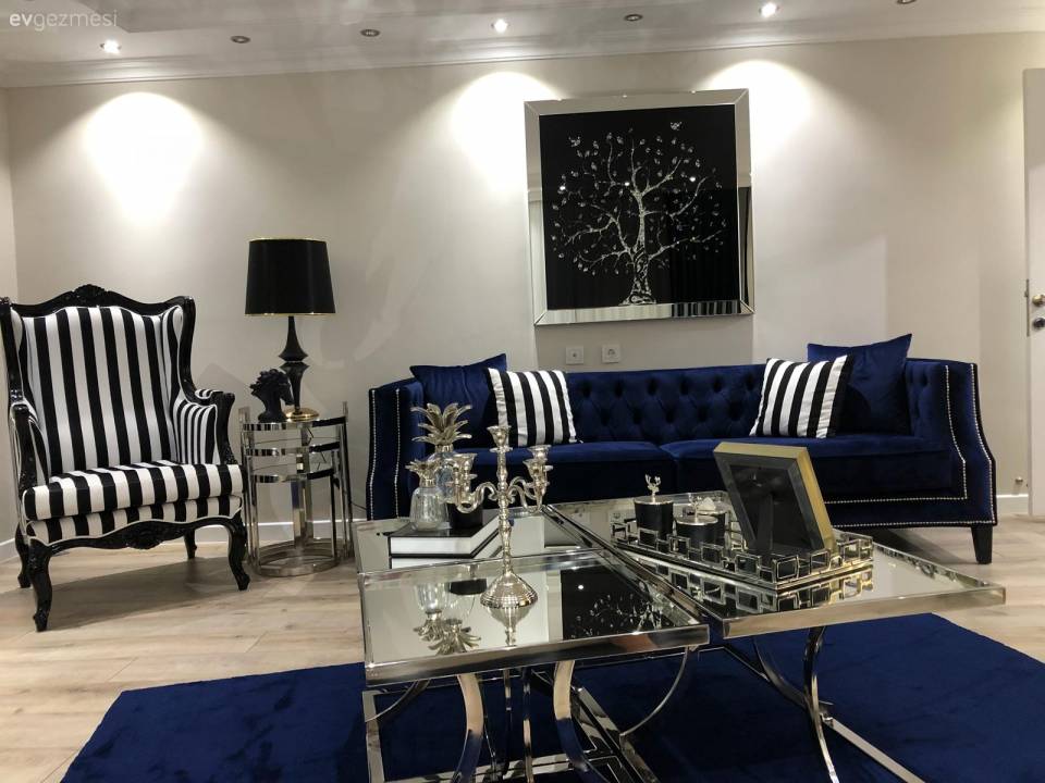 Bu Salondaki Aksesuarların Her Biri Ayrı Yıldız..