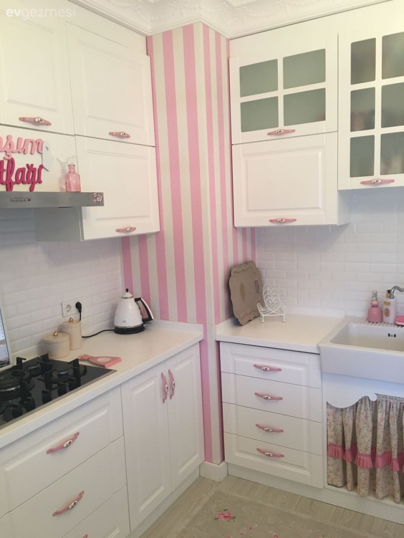 Nostaljik esintili, zarif ve tatlı bir mutfak: Gözde hanımın mutfağı..