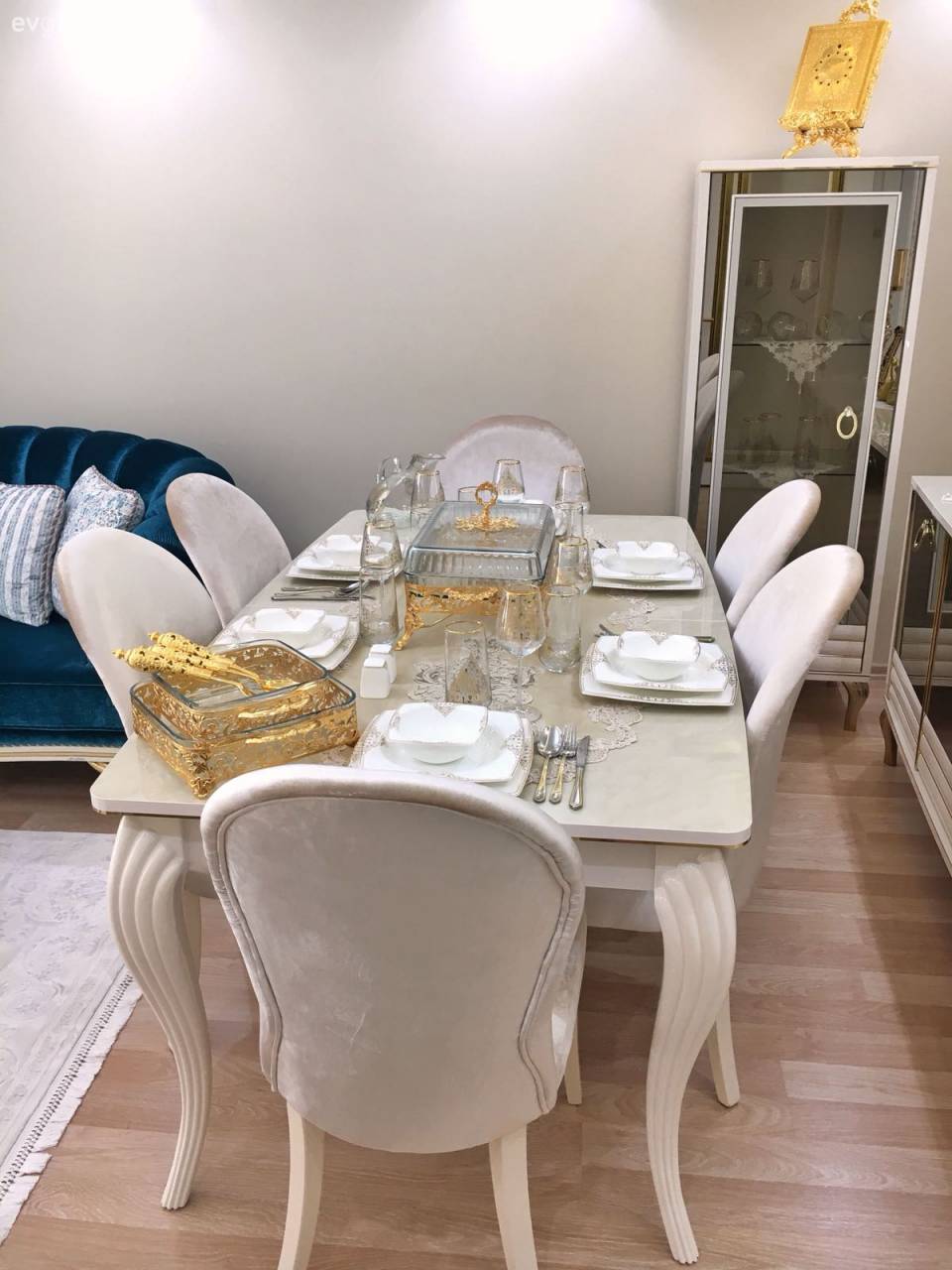 Bu göz alıcı İzmir evinin her detayı, mükemmeliyetçi ev sahiplerini ele veriyor.