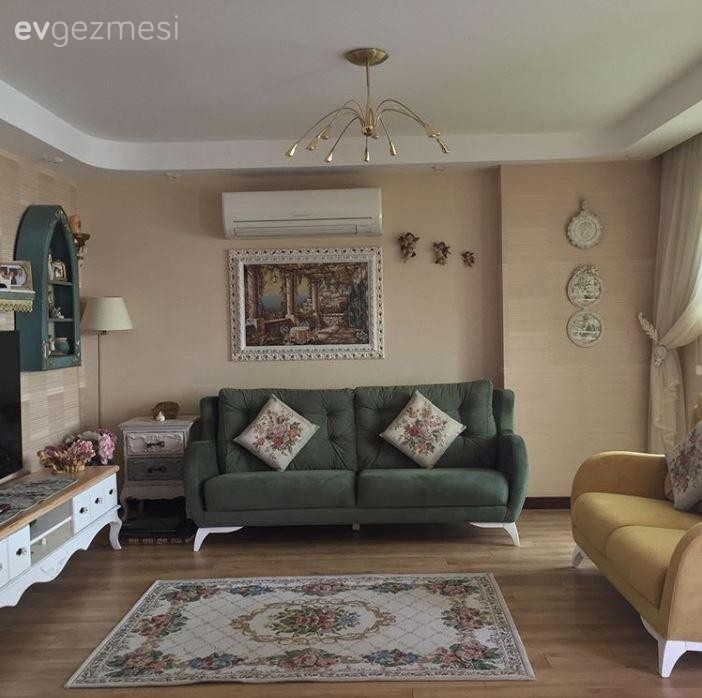 İnce hatlı mobilyalar ve nostaljik dekorlarla Çiler hanımın evi..
