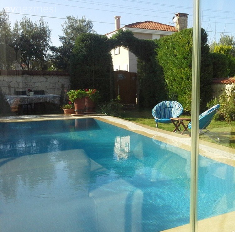 İçim Hanım'ın Alaçatı'da Yaz-Kış Yaşadığı Keyifli Evi..