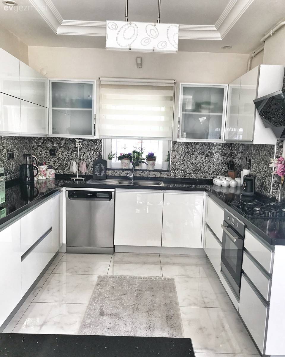 Bu Klasik Detaylarla Dolu Ev Farklı ve Göz Alıcı