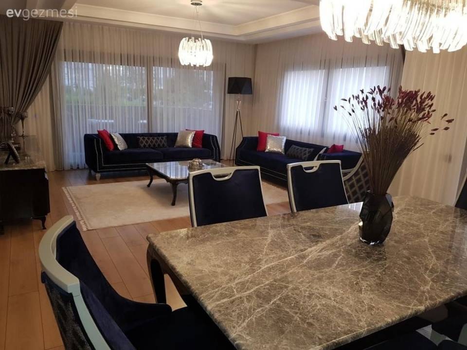 Bu Evin Zamansız Stili Geometrik Çizgilerle Modern Bir Yüz Kazanıyor