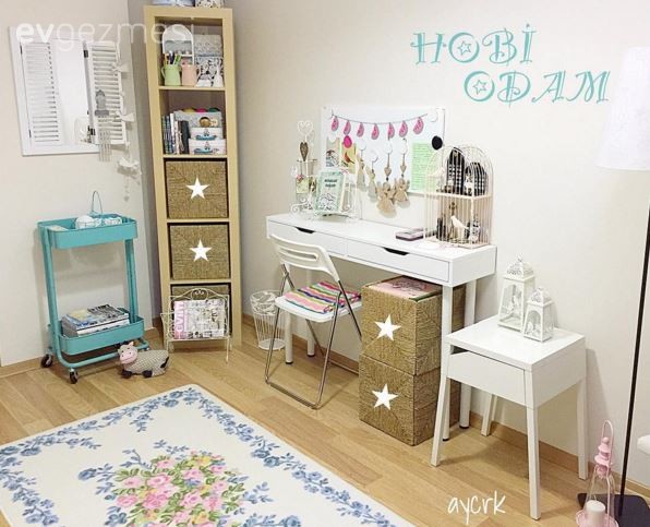 Ayşe hanımın bol dekoratif aksesuarla şekillenen cıvıl cıvıl evi..