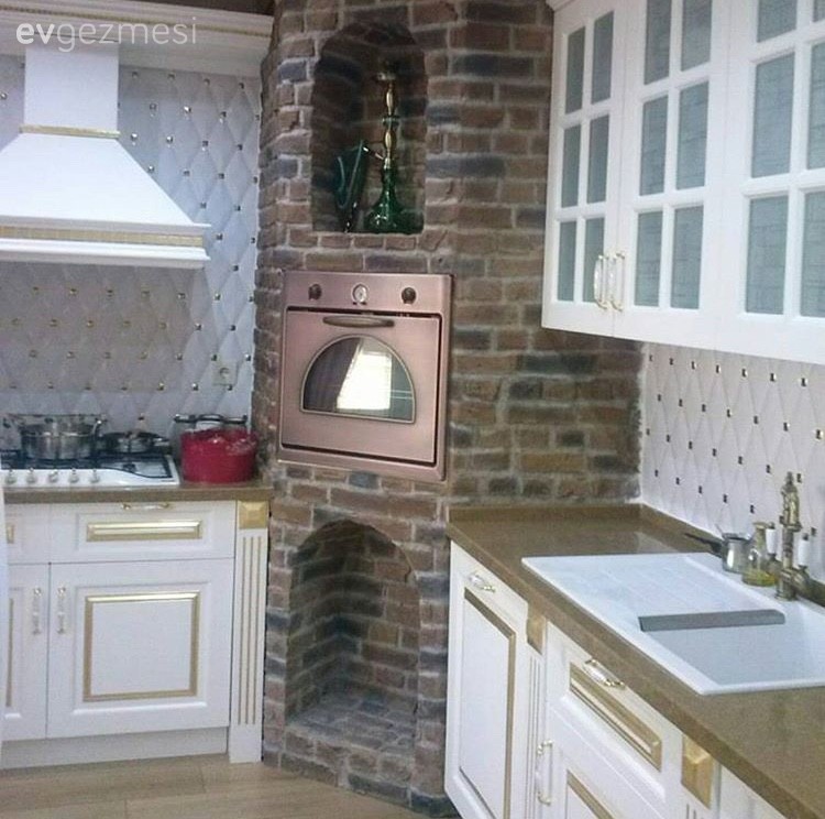 Dilek hanımın farklı ve klasik bir dekoru olan gösterişli evi..