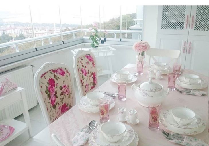 Nazmiye hanımın her köşesi özenilmiş, country stil, cıvıl cıvıl evi..