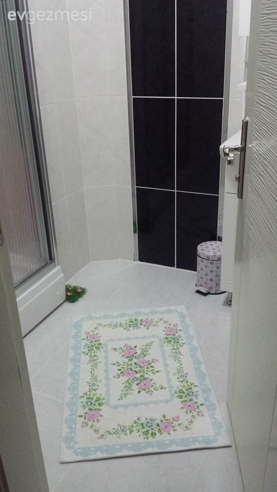 Neslihan hanım bol floral desenle zarif ve iç açıcı evi..