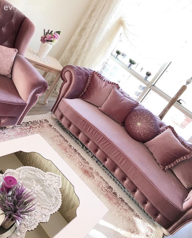 Yumuşak renk geçişleri zarif ve şık bir ev.