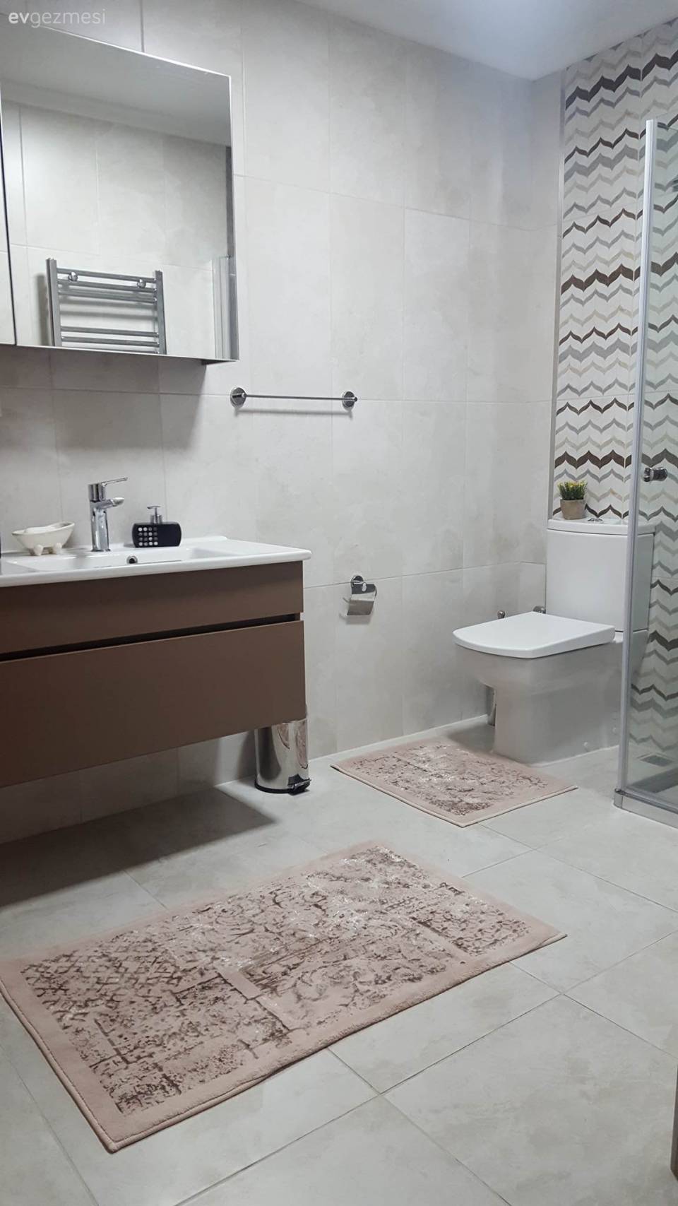 Sade, şık çizgide bir dekor.. Gülden hanımın evi, yeni karelerle..
