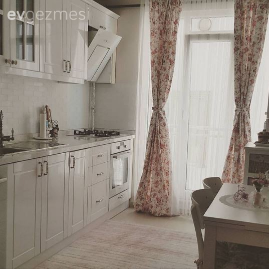 Mutfağınız İçin Seçebileceğiniz 20+ Mutfak Perdesi Modeli