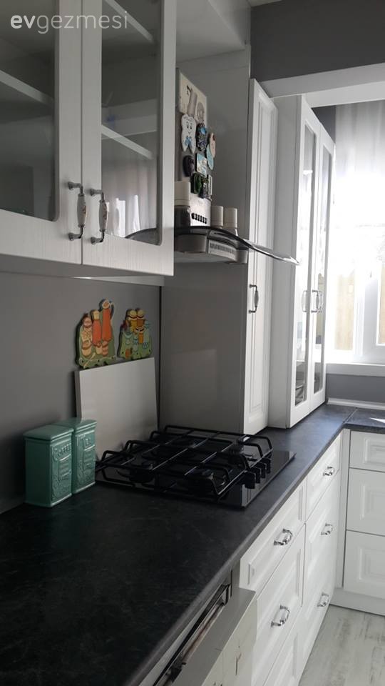 Sevda hanımın vintage stilde, sade ve zarif mutfağı..