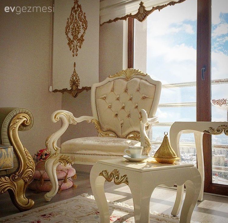 Sıcak renklerle şık ve huzur verici bir alan: Yaprak hanımın evi..