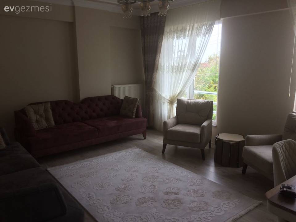 Çatı katında abartıdan uzak ve konforlu. Arzu hanımın keyifli evi..