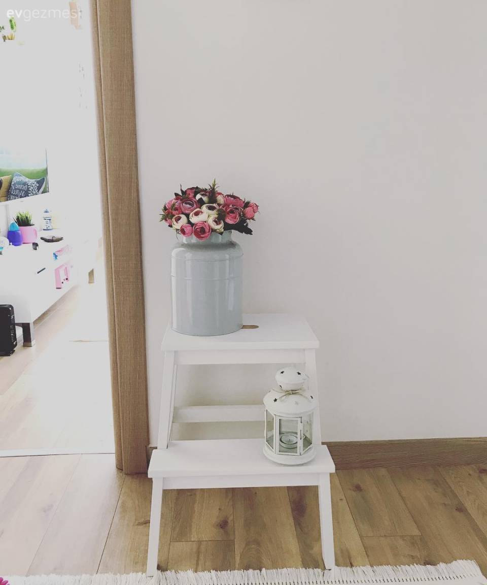 Sıcak renkler, country mobilyalar ve loş ışıklar. Keyifli ve zarif bir ev..