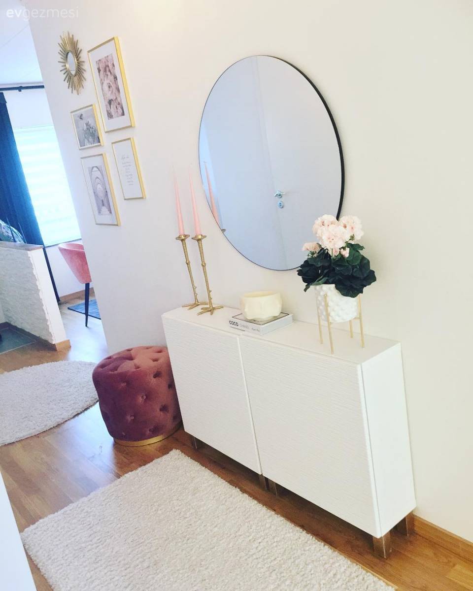 Bu Evde Modern Stil Feminen Bir Çehre Kazanmış