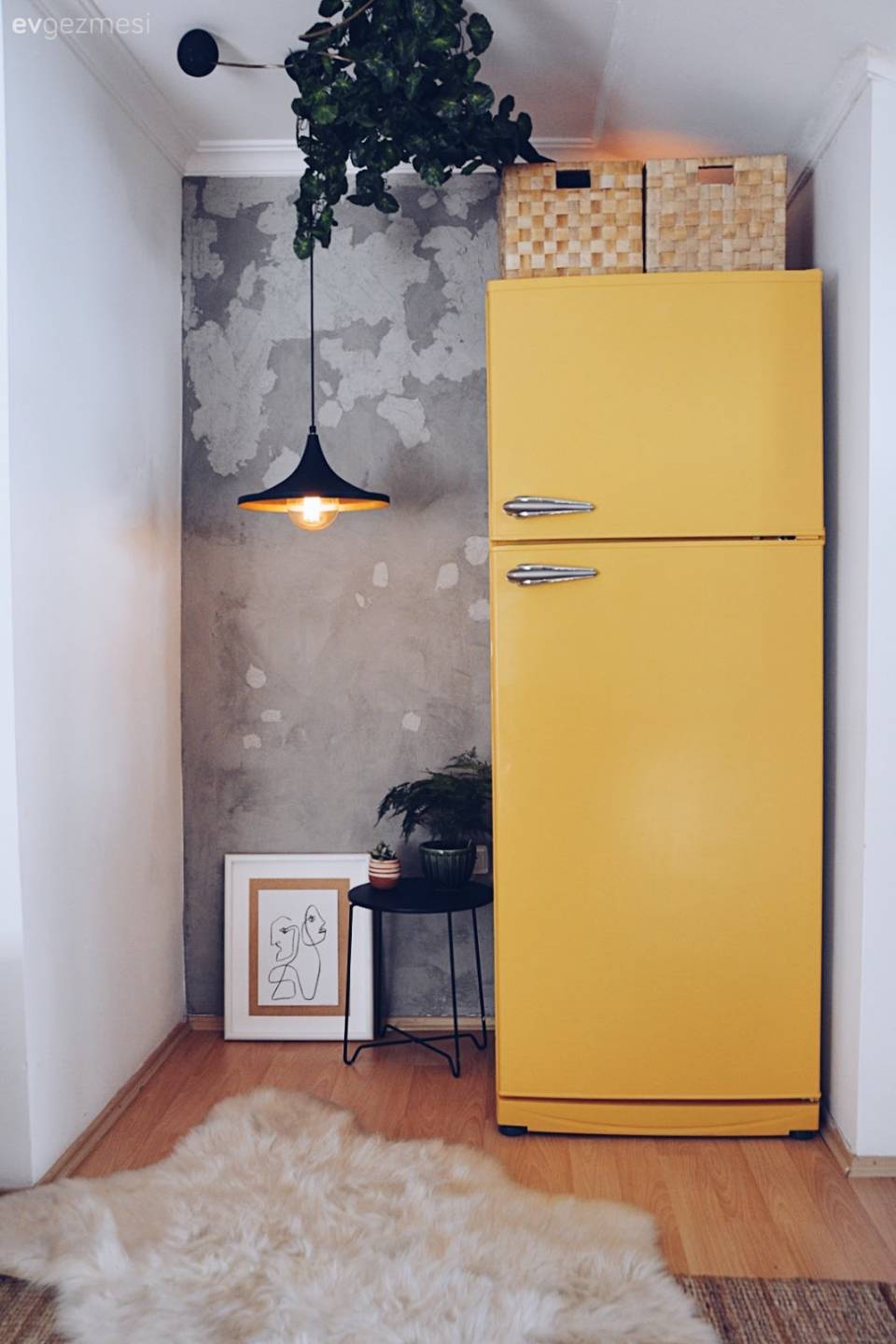 Sıradandan retroya. El emeği ile şahane bir buzdolabı dönüşümü..