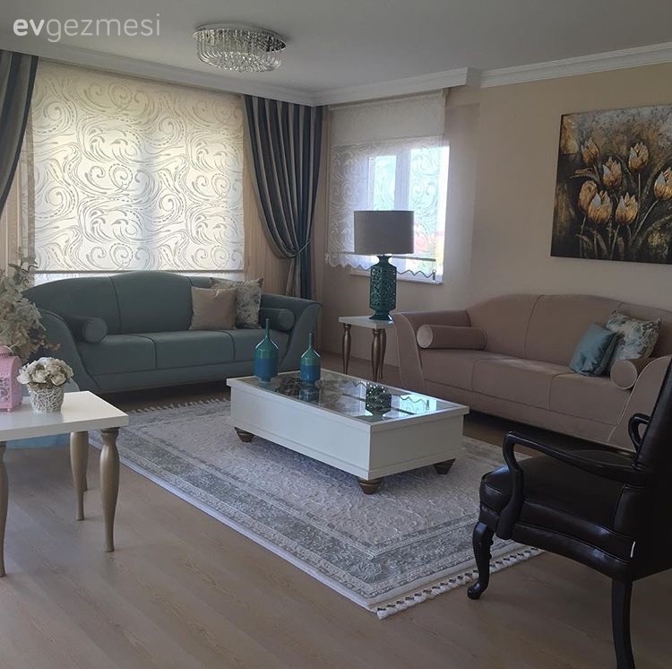 Selma hanım geometrik desenler ve dinamik renklerle modern stil evi..