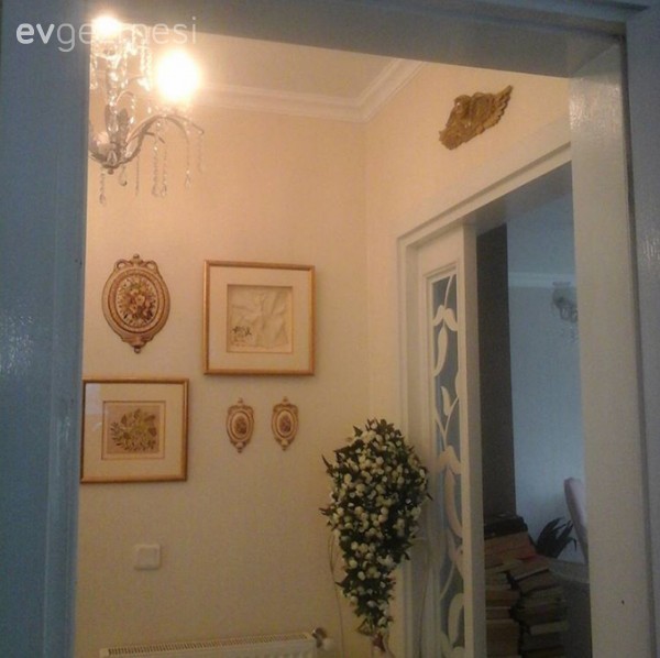 Pastel tonlar, klasik stile eşlik eden şık detaylar. Müveddet hanımın harika dekorasyonu..