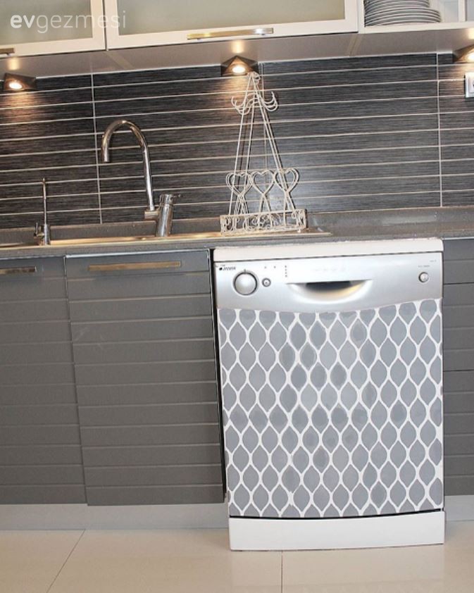 Ev Gezmesi: Sina Hanım'ın Göz Alıcı  Modern Mutfağı