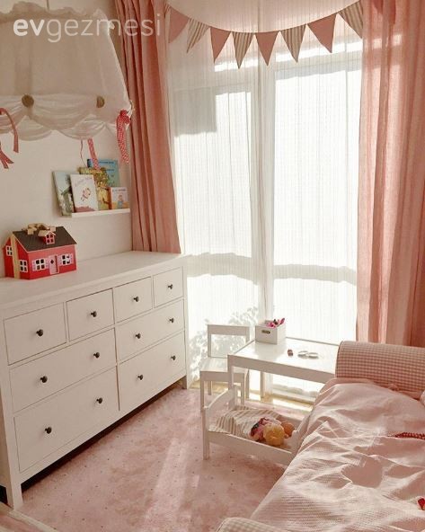 Karolina hanımın, sade ve iç açıcı, tatlı evi..