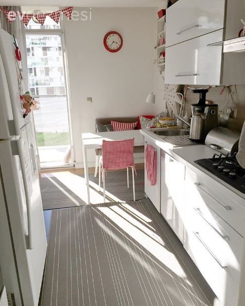 Karolina hanımın, sade ve iç açıcı, tatlı evi..