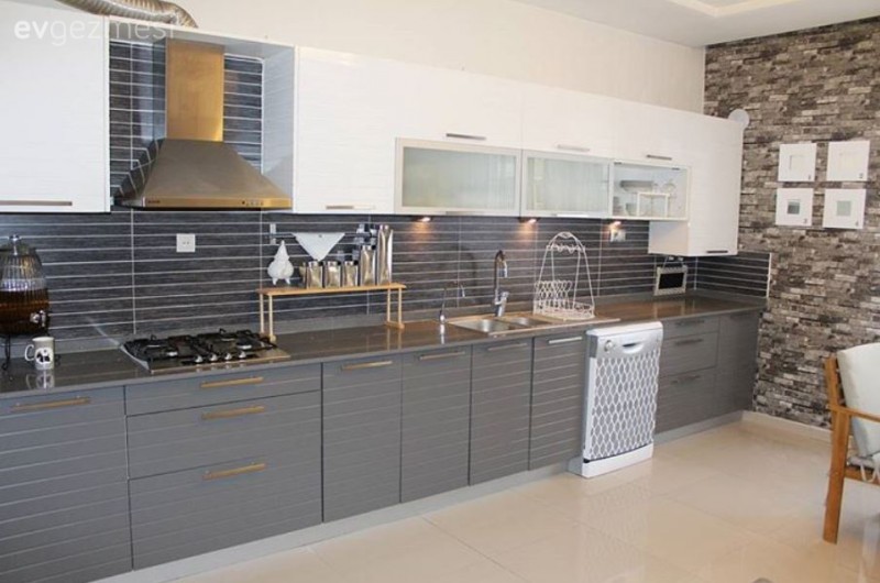 Ev Gezmesi: Sina Hanım'ın Göz Alıcı  Modern Mutfağı