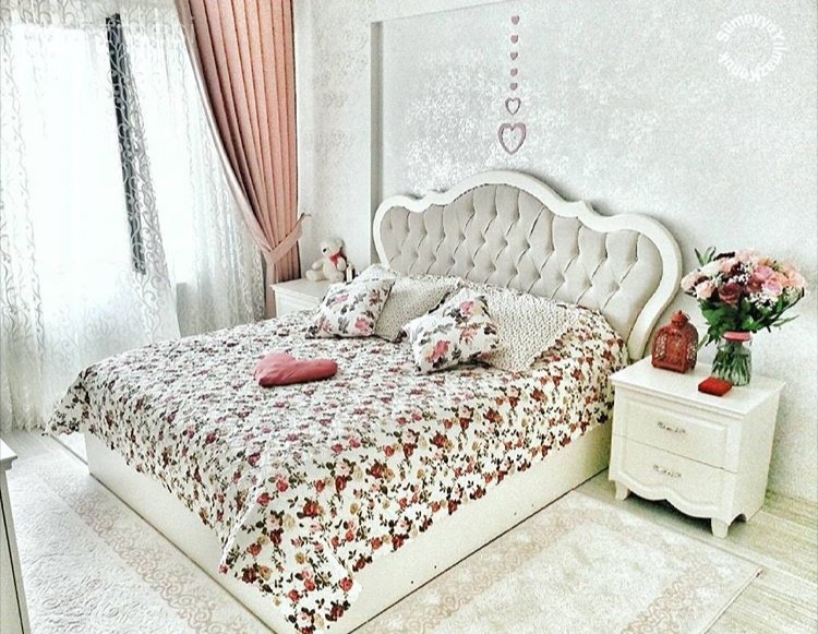 Sümeyye hanımın her odası kendi içinde uyumlu, sade evi..