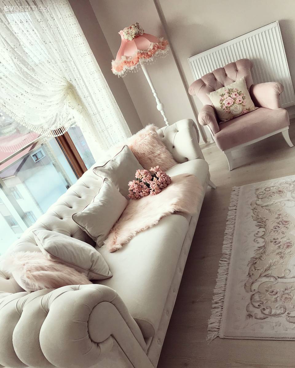 Pastellerin hakimiyetinde feminen ve şık bir dekor.. Pınar hanımın çiçekler açan evi.