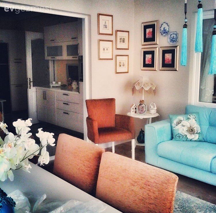 Pastel tonlar, klasik stile eşlik eden şık detaylar. Müveddet hanımın harika dekorasyonu..