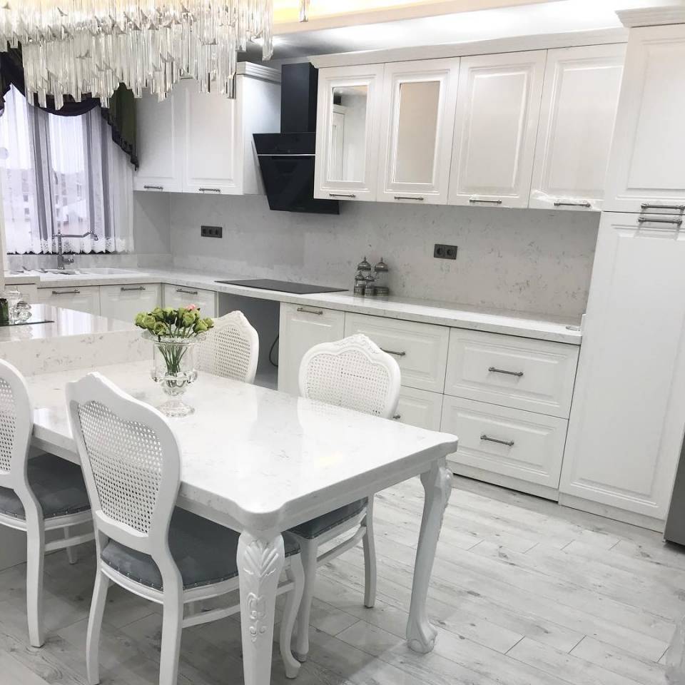 Klasik ve modernin harmanı stile ayna detaylar ile göz alıcı bir ev!