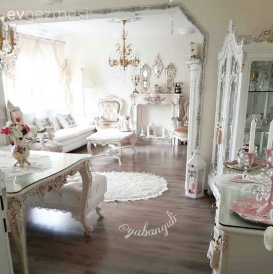 Heykelimsi mobilyalarla Nesrin hanımın antik stil evi..