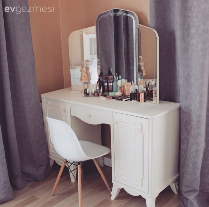 Çiğdem hanımın toprak tonlarla huzur dolu bir görünüm yakaladığı evi..