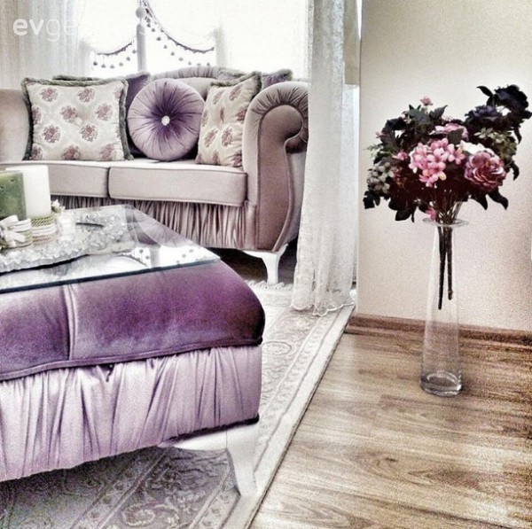 Her odası kendi içinde uyumlu, farklı stillerde, sofistike bir dekor..