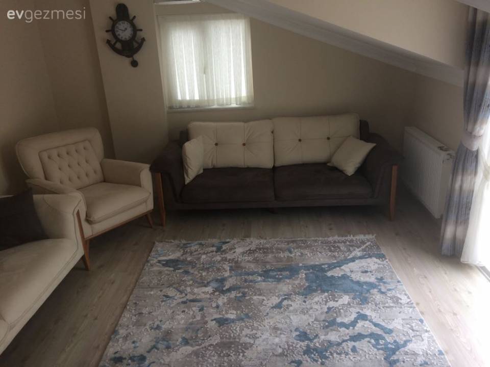 Çatı katında abartıdan uzak ve konforlu. Arzu hanımın keyifli evi..